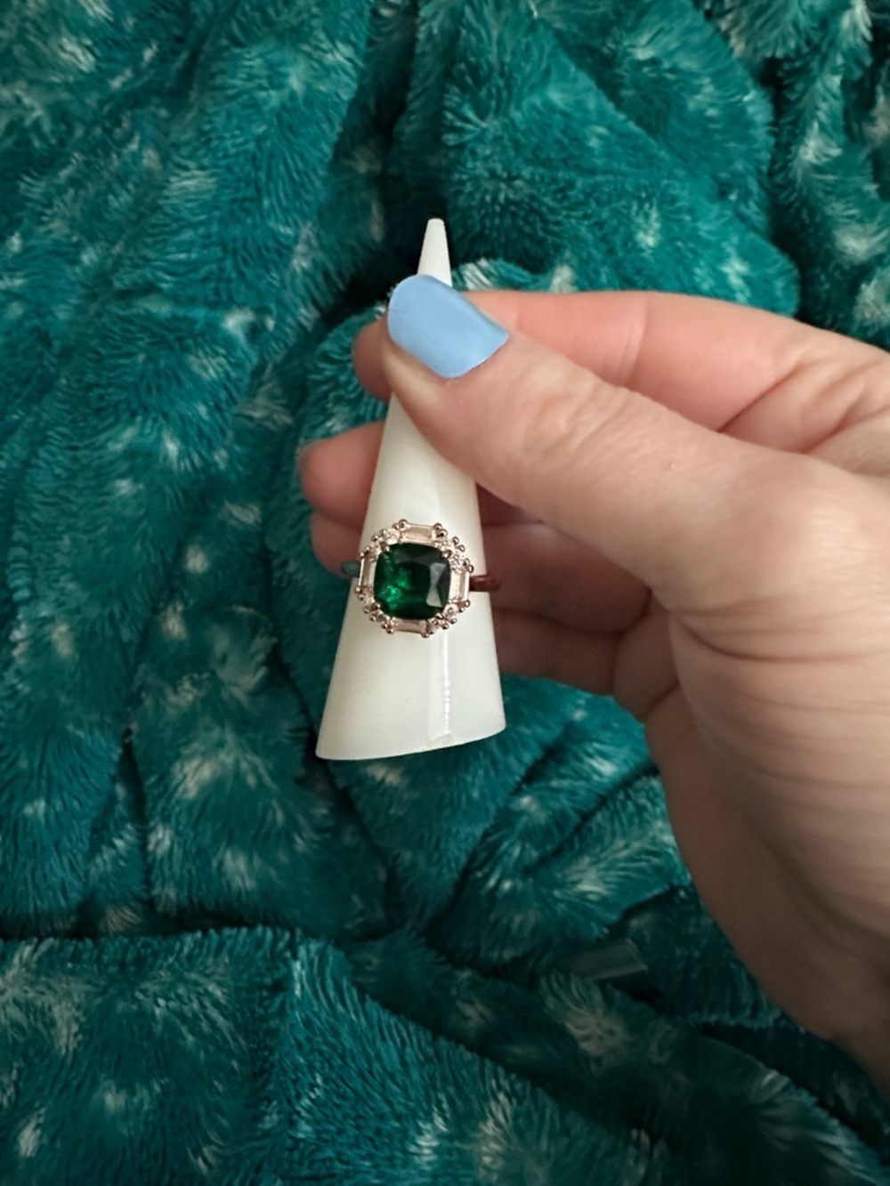 Bomb party size 8 rose gold lab created emerald